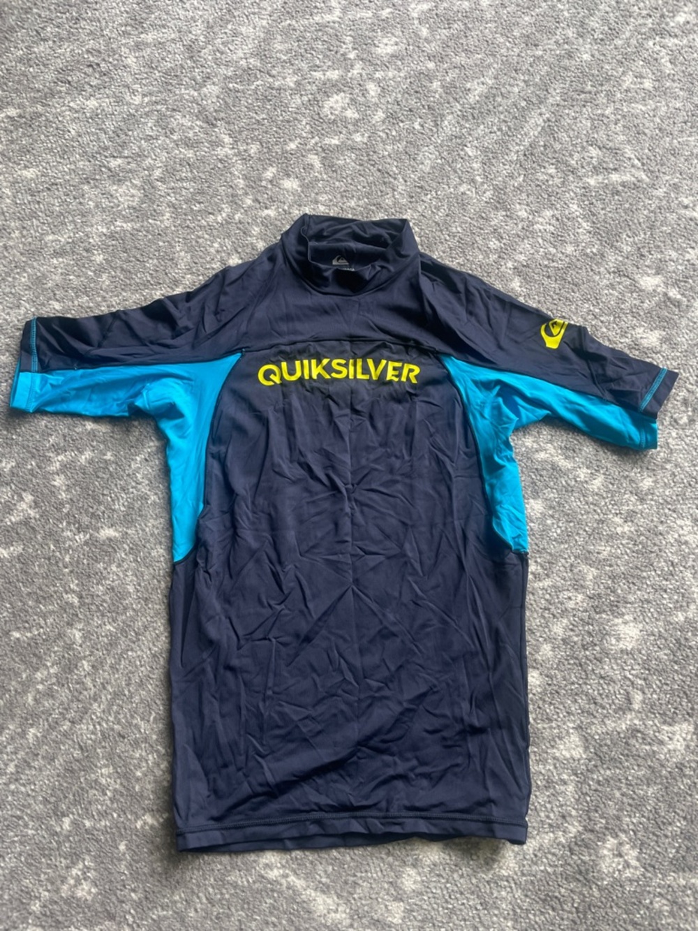 Quiksilver Men’s Navy & Aqua Short Sleeve Rash Guard with Yellow Logo